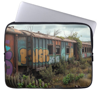 The Forgotten Railway – Abandoned Graffiti Train Laptopschutzhülle
