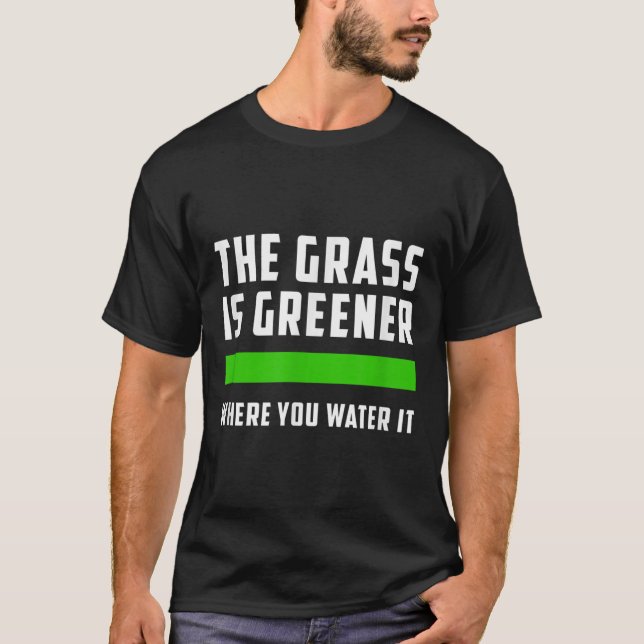 The Gr Is Greener Where You Water It, Motivational T-Shirt (Vorderseite)