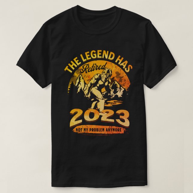 The Legend hat 2023 Fun Bigfoot Retirement gelaunt T-Shirt (Design vorne)