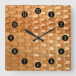 The Look of Lacquer Wicker Basketweave Quadratische Wanduhr