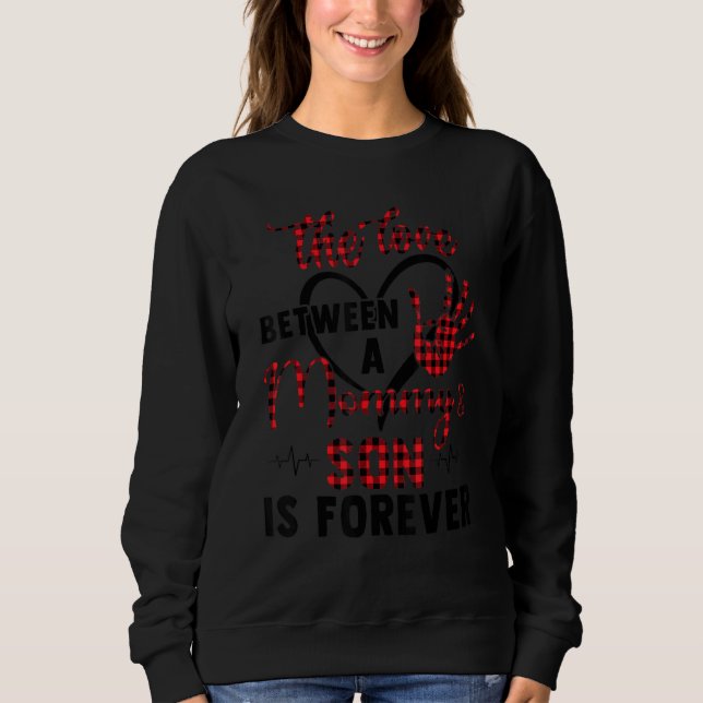 The Love Between A Mommy And A Son Is Forever Sweatshirt (Vorderseite)