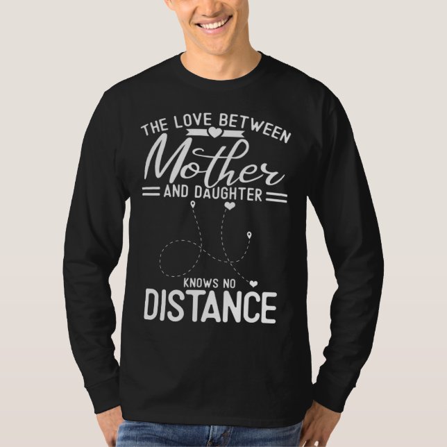 The Love Between Mother And Daughter Knows No Dist T-Shirt (Vorderseite)