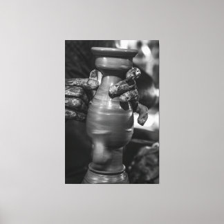The Master’s Touch: Traditional Pottery Shaping in Leinwanddruck