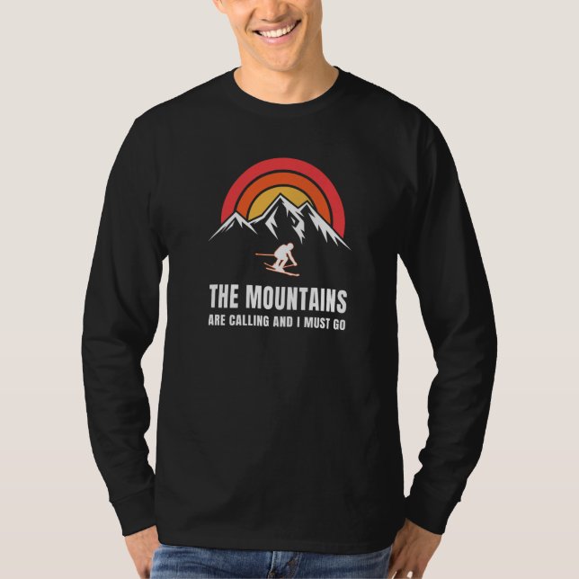 The Mountains Are Calling And I Must Go Skier Ski  T-Shirt (Vorderseite)