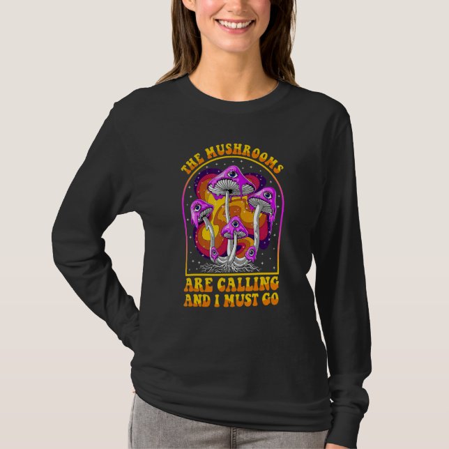 The Mushrooms Are Calling I Must Go Mycologist Gif T-Shirt (Vorderseite)