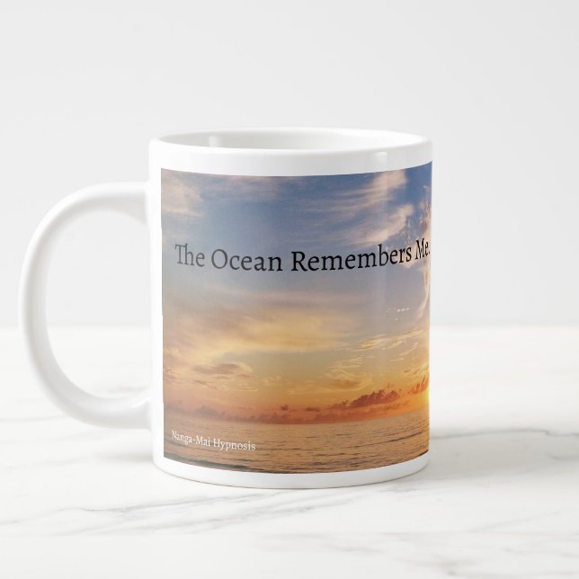 The Ocean Remembers Me Mug Jumbo-Tasse (Links)