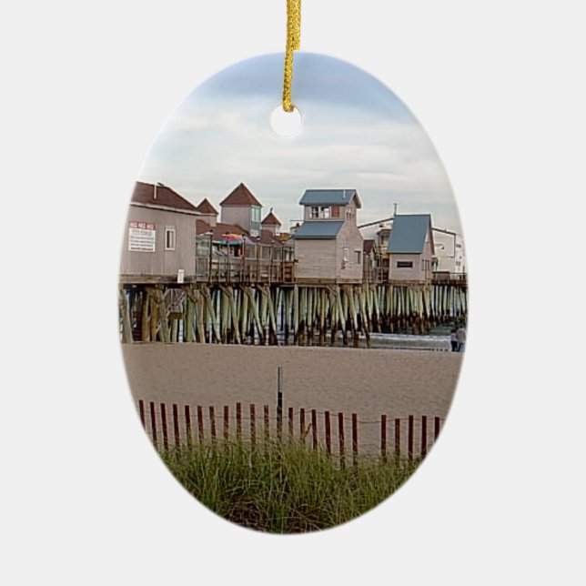 The Old Orchard Beach Pier von Wendy C Allen 2004 Keramikornament (Vorne)