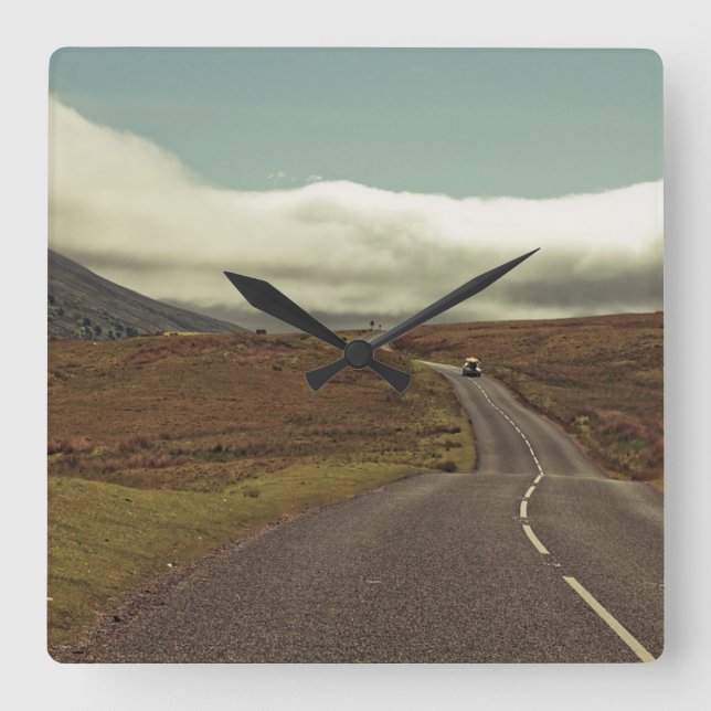 The Open Road Quadratische Wanduhr (Vorderseite)