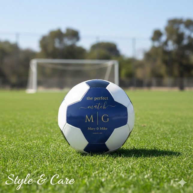 The Perfect Match Monogrammed Couple Name Navy Fußball (The Perfect Match Monogrammed Couple Name Navy Soccer Ball)