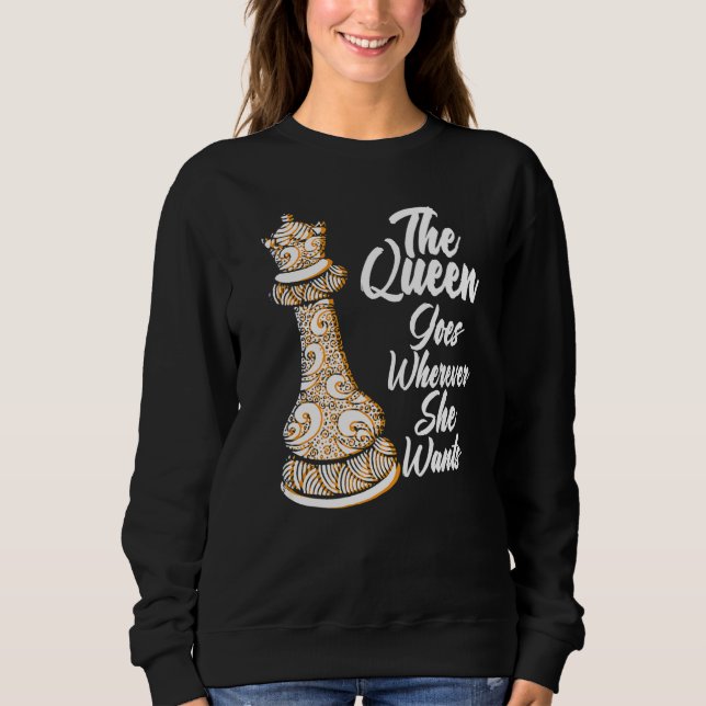 The queen goes wherever she wants chessmen chess p sweatshirt (Vorderseite)