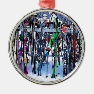 The Ski Party - Skis and Poles Ornament Aus Metall