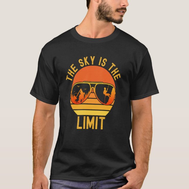 The Sky Is The Limit Retro Sunset Rock Climbing Cl T-Shirt (Vorderseite)