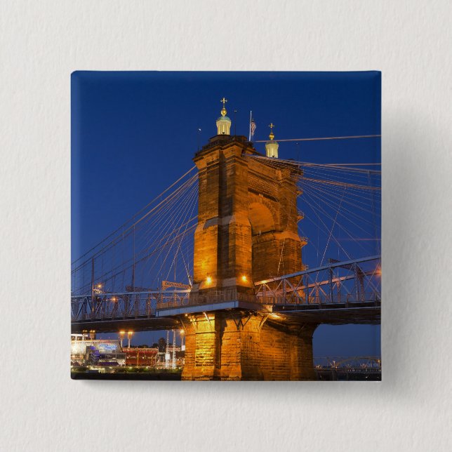 The skyline of Cincinnati, Ohio, USA at dusk Button (Vorderseite)