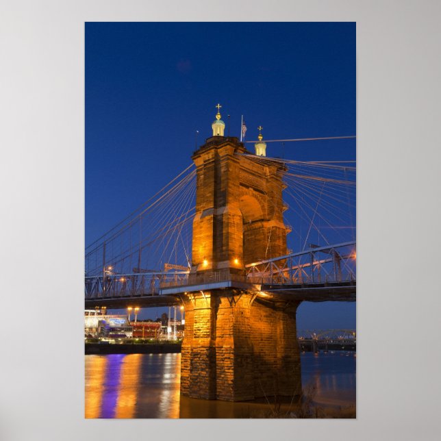 The skyline of Cincinnati, Ohio, USA at dusk Poster (Vorne)