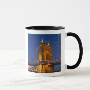The skyline of Cincinnati, Ohio, USA at dusk Tasse