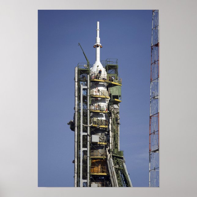 The Soyuz rocket is erected into position 3 Poster (Vorne)