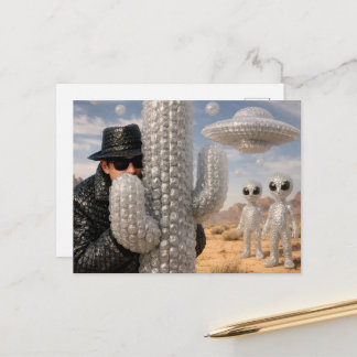 The spy in the desert with the aliens postkarte