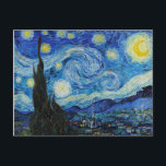 The Starry Night Van Gogh Art Print Postkarte<br><div class="desc">Dieses ikonische Gemälde von Vincent van Gogh aus dem Jahr 1889 zeigt eine Szene,  die von der Aussicht seines Schlafzimmers in dem Asyl,  in dem er bleibe,  ausgeht. Es verwendet reiche blaue Pigmente und ziemlich seltene Indianerfarbstoffe. Überraschenderweise schien es ihm nicht besonders zu gefallen.</div>