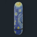 The Starry Night (Vincent van Gogh) (berühmte Kuns Skateboard<br><div class="desc">Dieses Design zeigt ein berühmtes Gemälde des niederländischen postimpressionistischen Malers Vincent van Gogh (1853-1890). Es zeigt den Blick aus dem nach Osten gerichteten Fenster seines Asylzimmers in Saint-Rémy-de-Provence, kurz vor dem Sonnenaufgang; van Gogh fügte der Szene auch ein imaginäres Dorf hinzu. "The Starry Night" ist eines der bekanntesten Gemälde in...</div>