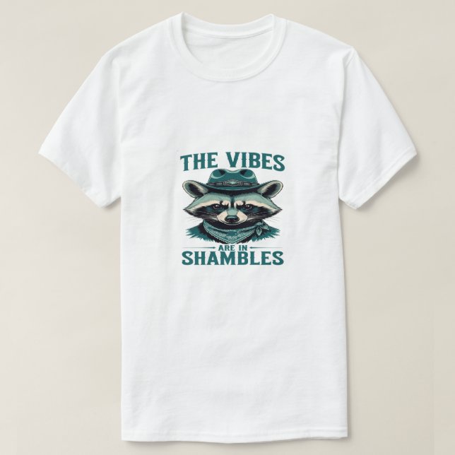 The Vibes Are in Shambles – Funny Cowboy Raccoon V T-Shirt (Design vorne)
