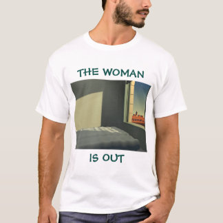 The woman out i T-Shirt
