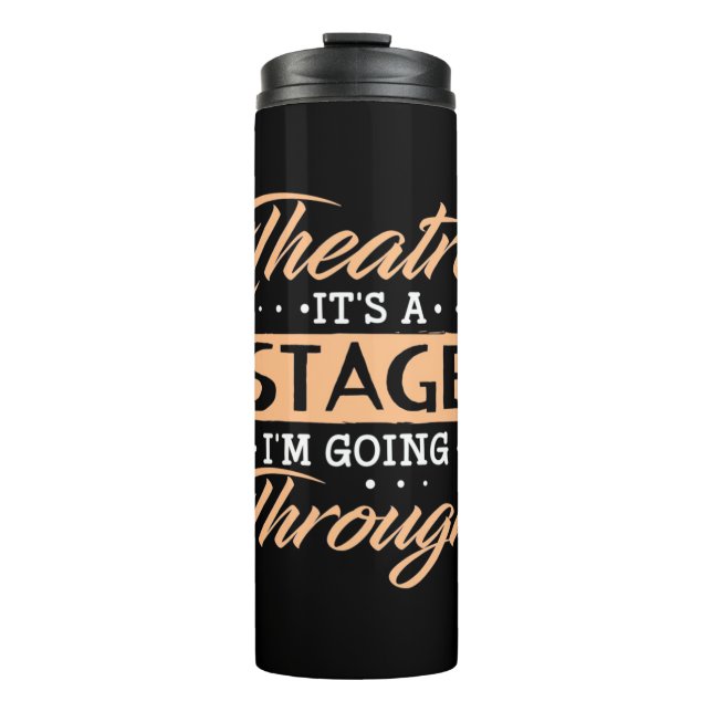 Theater ist es eine Bühne Schauspieler durch gehen Thermosbecher (Vorderseite)