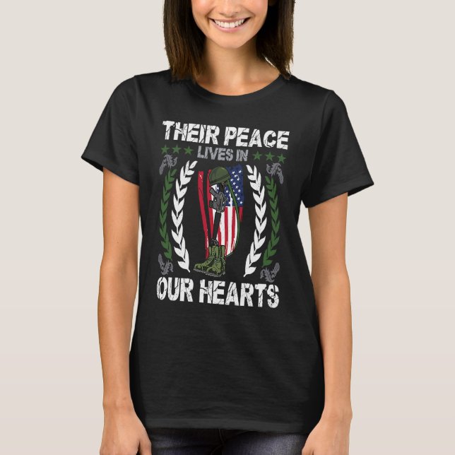 Their peace lives in our hearts  Memorial Day Week T-Shirt (Vorderseite)