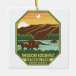 Theodore Roosevelt Nationalpark Bison Retro Keramikornament<br><div class="desc">Theodore Roosevelt Vektorgrafik Design. Der Park ist ein amerikanischer Nationalpark,  der drei geographisch getrennte Gebiete von Badlands im Western Nord-Dakota umfasst.</div>