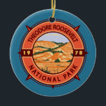 Theodore Roosevelt Nationalpark Retro Kompass Keramik Ornament<br><div class="desc">Theodore Roosevelt Vektorgrafik Design. Der Park ist ein amerikanischer Nationalpark,  der drei geographisch getrennte Gebiete von Badlands im Western Nord-Dakota umfasst.</div>
