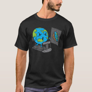 Theoretische Verschwörungstheorie der flachen Erde T-Shirt