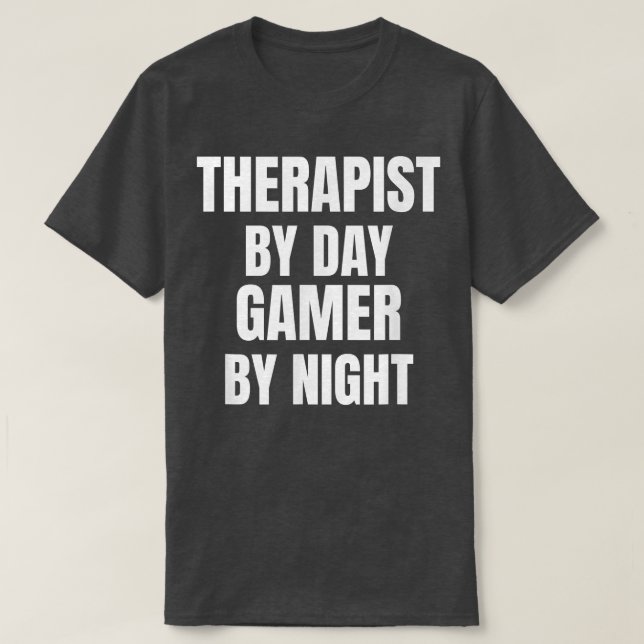 Therapeut bei TagesGamer bei Nacht T-Shirt (Design vorne)