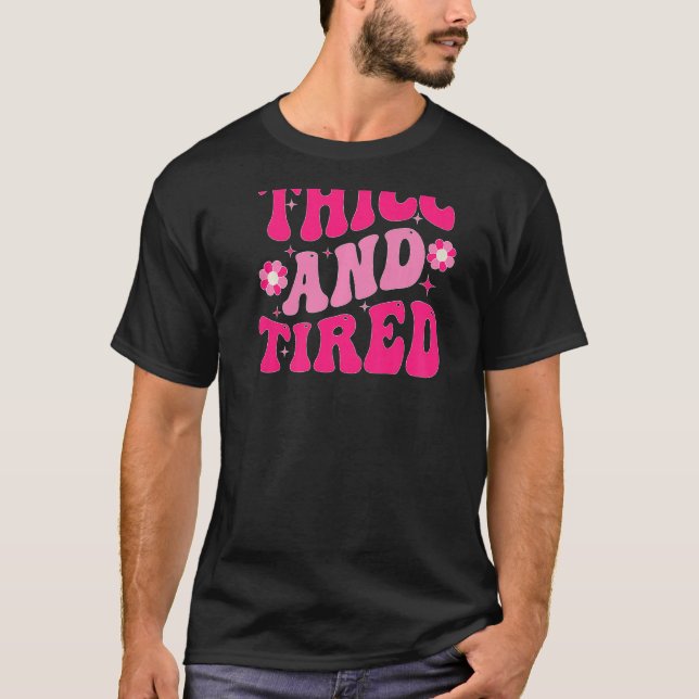 Thicc And Tired Saying Groovy Thicc & Tired Women  T-Shirt (Vorderseite)