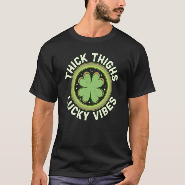 Thick Thighs Lucky Vibes Green C Saint Patrick's D T-Shirt (Vorderseite)