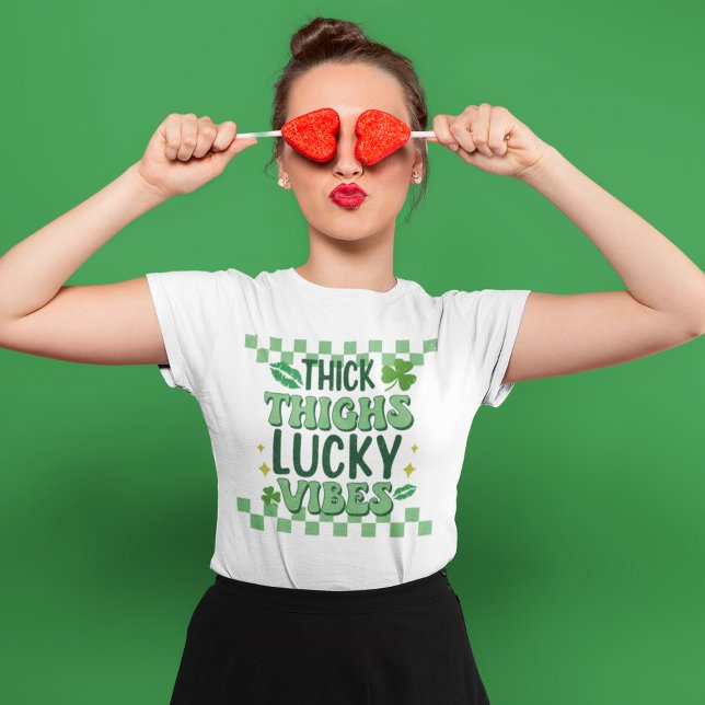 Thick Thighs Lucky Vibes St. Patrick's Day T-Shirt (Von Creator hochgeladen)