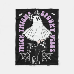 Thick Thighs Spooky Vibes Niedlich Ghost Halloween Fleecedecke