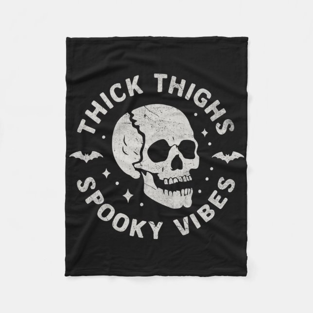 Thick Thighs Spooky Vibes Skull Funny Halloween Fleecedecke (Vorderseite)