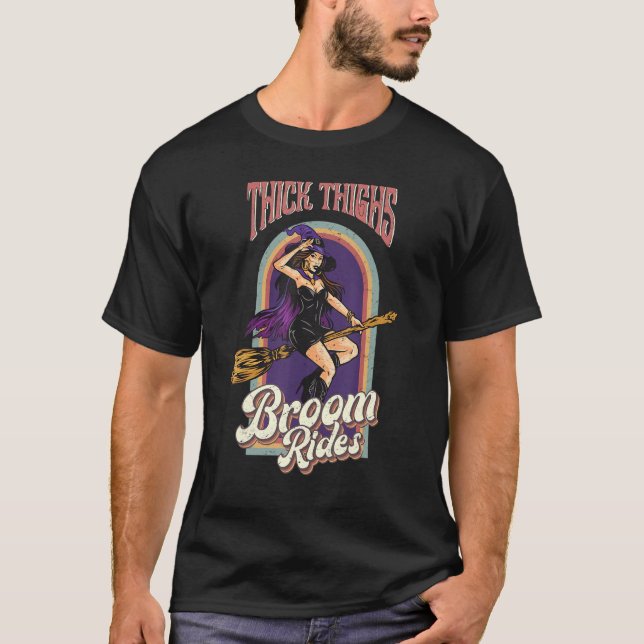 Thick Thights Broom Rides HexenCo Halloween-Party T-Shirt (Vorderseite)