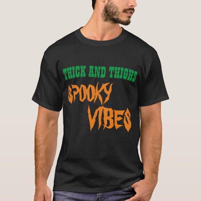 THICK UND THIGHS SPOOKVIBES T-Shirt (Vorderseite)