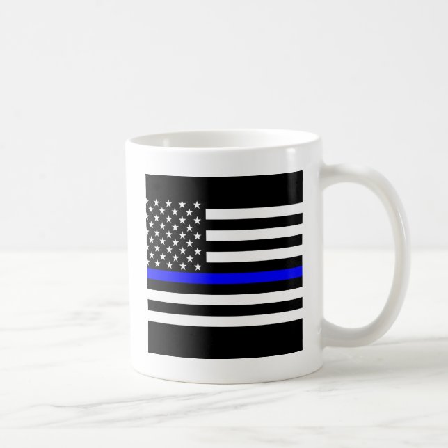 Thin Blue Line Graphic auf einer US-amerikanischen Tasse (Rechts)