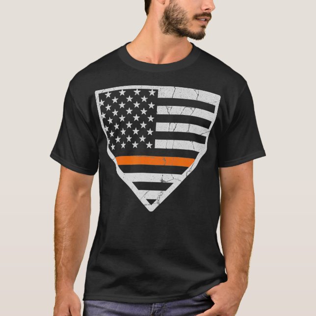 Thin Orange Line US Flag Baseball Zuhause Plate T-Shirt (Vorderseite)