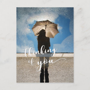 "Thinking you" Mädchen, Regenschirm reflektiert in Postkarte