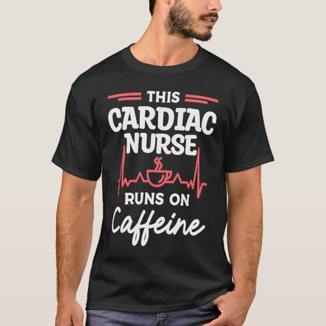 This Cardiac Nurse Runs On Caffeine Cardiologist C T-Shirt (Vorderseite)