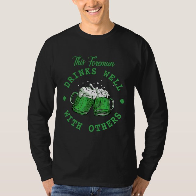 This Foreman Drinks Well With Others St Patrick's  T-Shirt (Vorderseite)