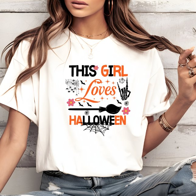 This Girl Loves Halloween | Witch Broom Spider Tri-Blend Shirt (Von Creator hochgeladen)