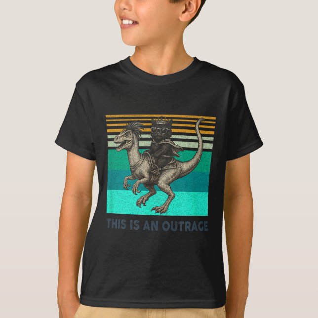 This Is An Outrage Funny Princess Cat Riding Dinos T-Shirt (Vorderseite)