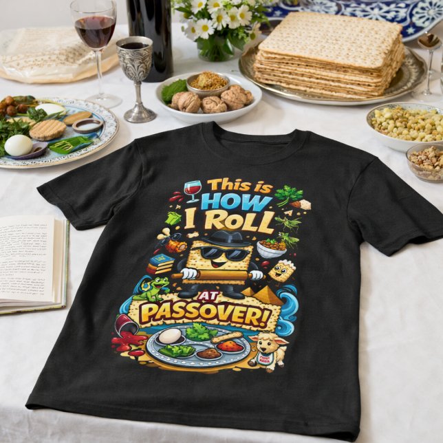 This Is How I Roll at Passover Funny Matzah T-Shirt (Von Creator hochgeladen)