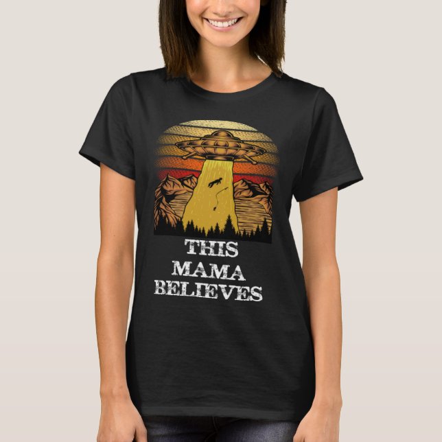 This Mama Believes   UFO Alien Conspiracy T-Shirt (Vorderseite)