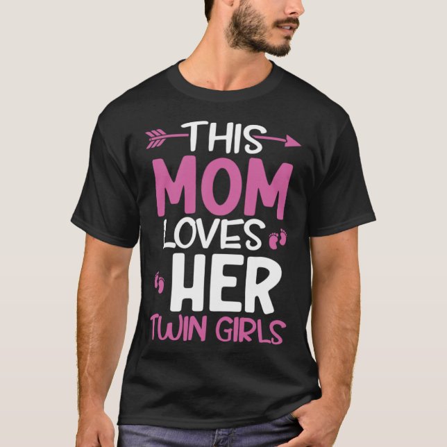 This Mom Loves Her Twin Girls Mothers Day Twin Mam T-Shirt (Vorderseite)