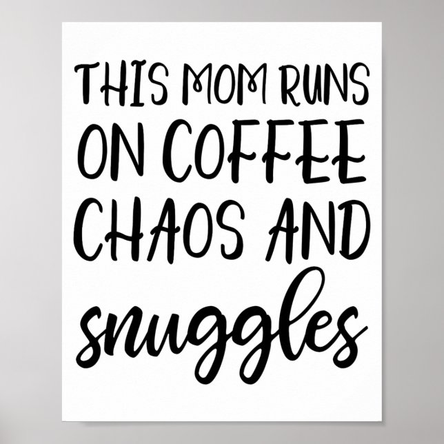 This Mom Runs On Coffee Chaos And Snuggles  Poster (Vorne)
