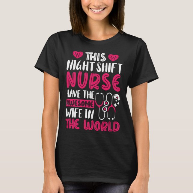 This Night Shift Nurse have the awesome wife in th T-Shirt (Vorderseite)